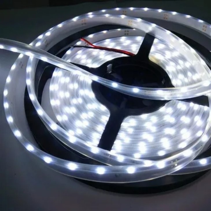 LED svetlobni trak za prho