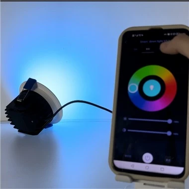 Rgb vgradna svetilka